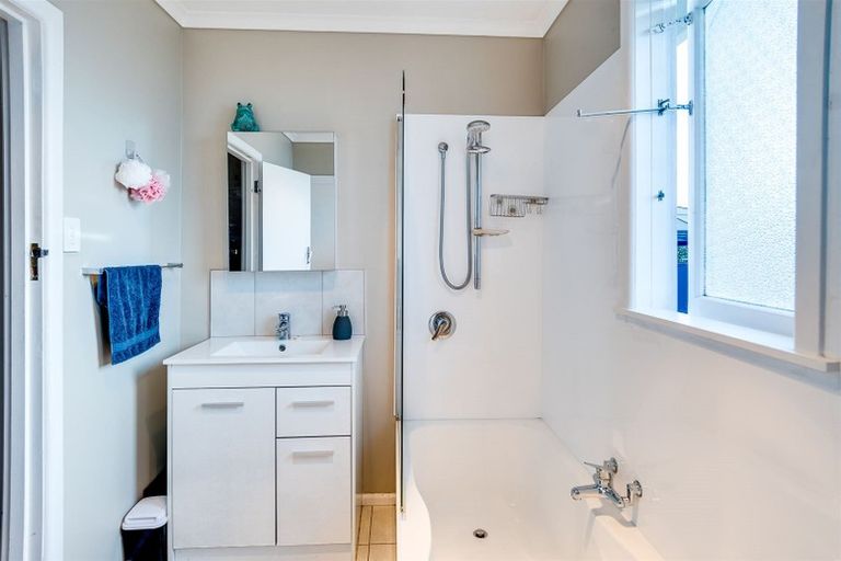 Photo of property in 3 Chester Street, Taradale, Napier, 4112