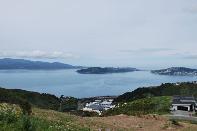 Photo of property in 11 Grumman Lane, Newlands, Wellington, 6037