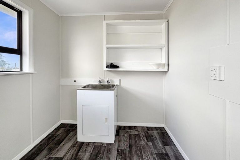 Photo of property in 14 Egmont Street, Castlecliff, Whanganui, 4501