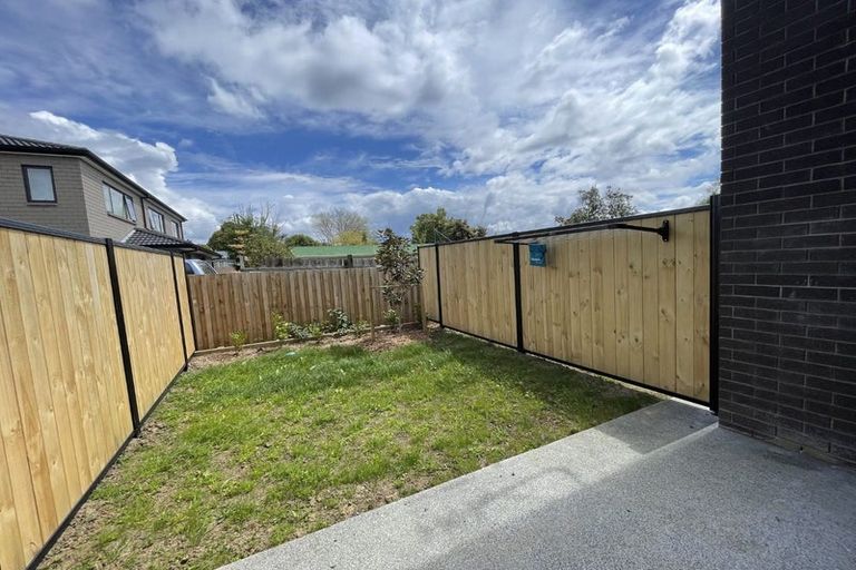 Photo of property in 8 Rauemi Way, Te Atatu South, Auckland, 0610