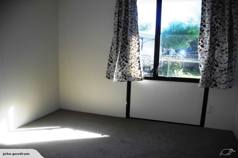 Photo of property in 1/5 Compass Place, Te Atatu Peninsula, Auckland, 0610