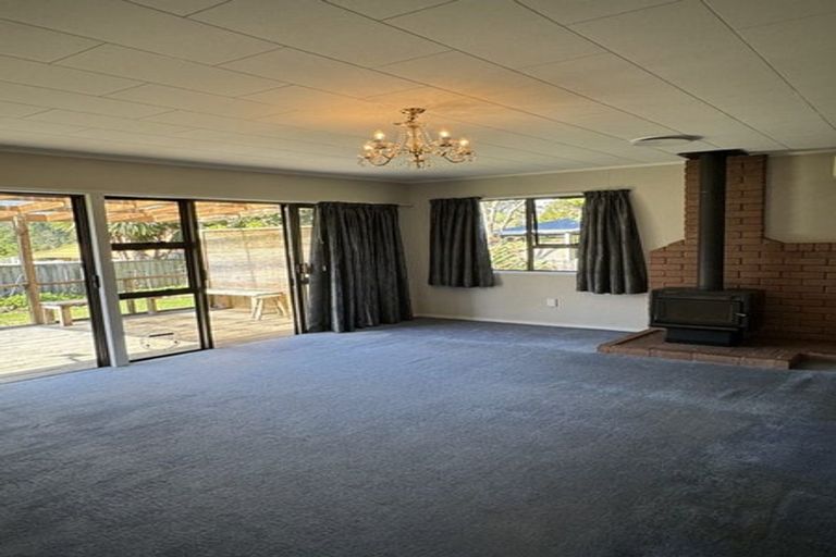 Photo of property in 2/751 Swanson Road, Swanson, Auckland, 0612