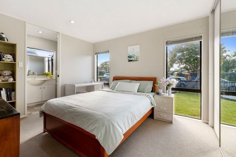 Photo of property in 1 Kenwick Place, Burswood, Auckland, 2013