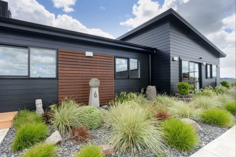 Photo of property in 71 Pirau Road, Fernhill, Napier, 4183