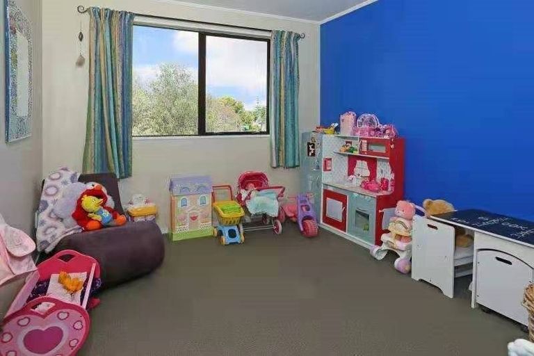 Photo of property in 20 Rehia Road, Massey, Auckland, 0614