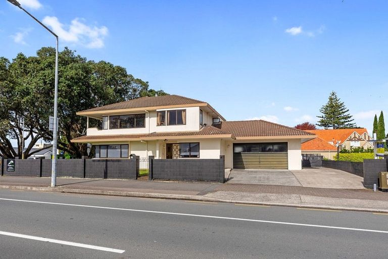 Photo of property in 182 Devonport Road, Tauranga, 3110