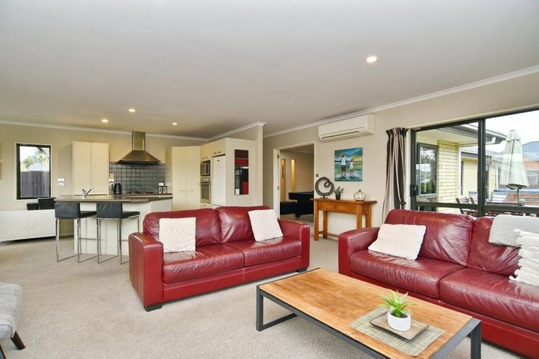 Photo of property in 30 John Morel Place, Parklands, Christchurch, 8083
