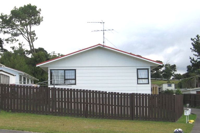 Photo of property in 46 Holmes Drive South, Massey, Auckland, 0614