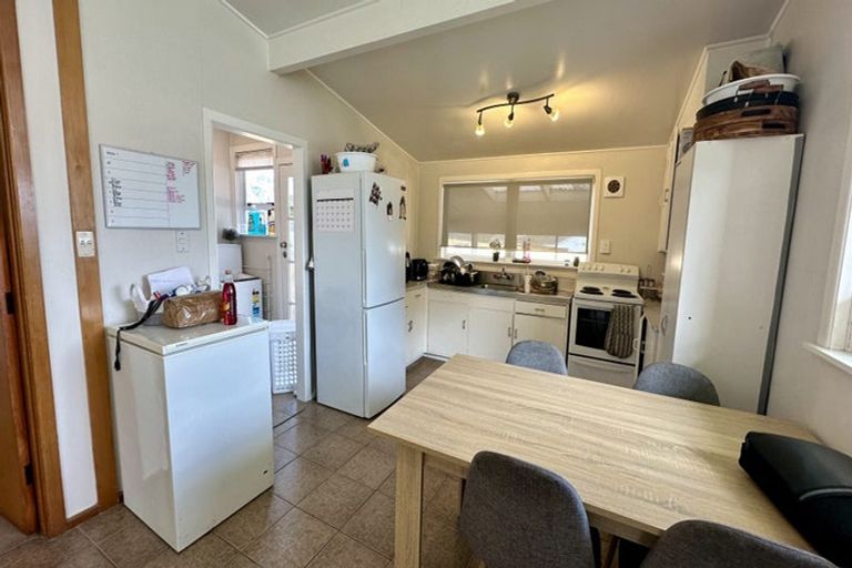 Photo of property in 81 Edmonton Road, Henderson, Auckland, 0612