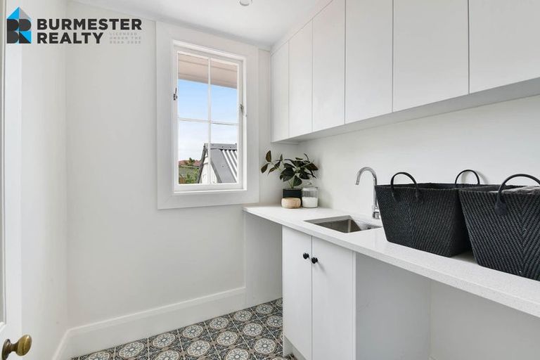 Photo of property in 5 Porter Crescent, Helensville, 0800