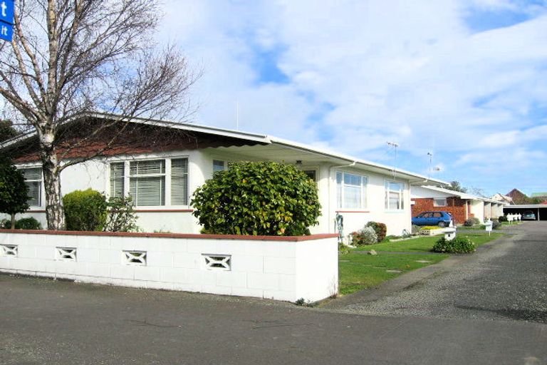 Photo of property in 12 Kiwi Court, Roslyn, Palmerston North, 4414
