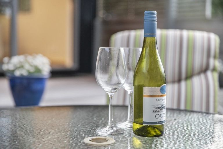 Photo of property in 2/28 Holiday Road, Stanmore Bay, Whangaparaoa, 0932