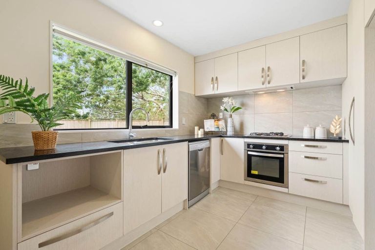 Photo of property in 29b Edgewater Drive, Pakuranga, Auckland, 2010