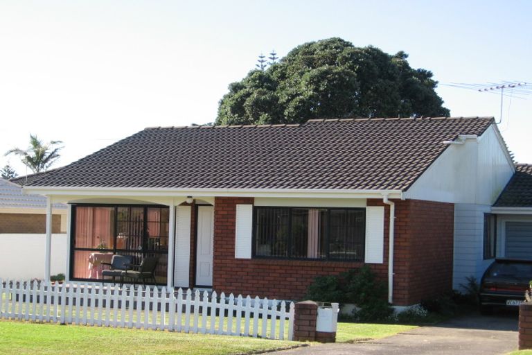 Photo of property in 21 Milton Road, Orewa, 0931