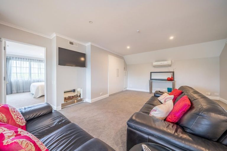 Photo of property in 29 Padnell Crescent, Paparangi, Wellington, 6037