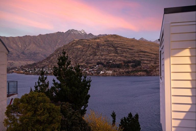 Photo of property in 22 Golden Terrace, Queenstown, 9300
