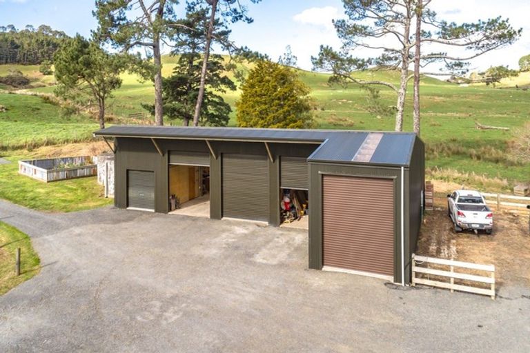 Photo of property in 64 Lees Road, Hahei, Whitianga, 3591
