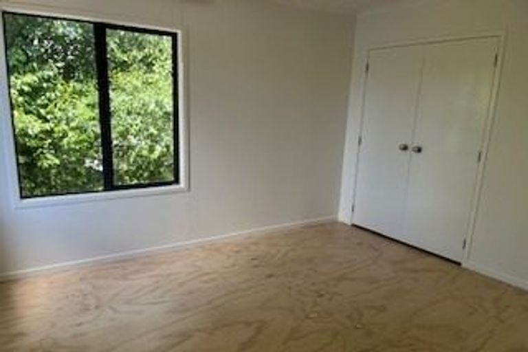 Photo of property in 7a Erica Road, Sunnynook, Auckland, 0620