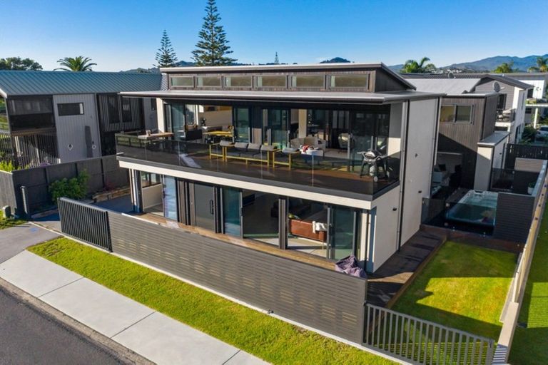 Photo of property in 103 Beach Road, Whangamata, 3620