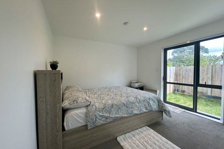 Photo of property in 2/13 Oteha Valley Road, Northcross, Auckland, 0632