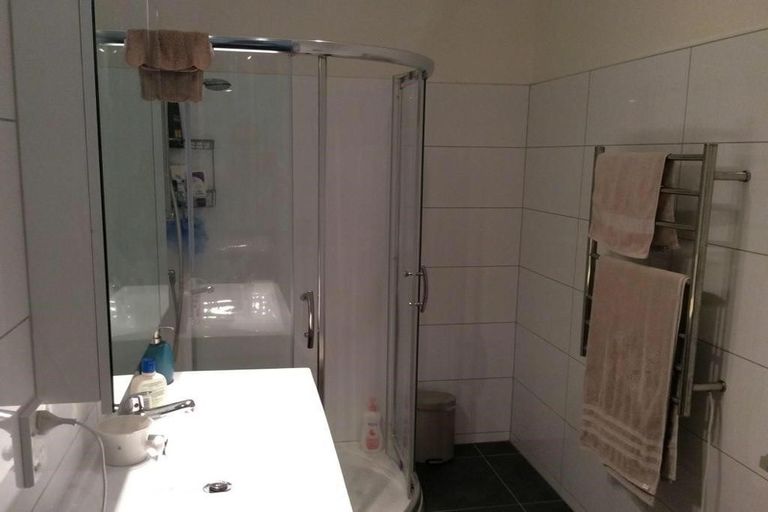 Photo of property in 25u2 Home Street, Mount Victoria, Wellington, 6011