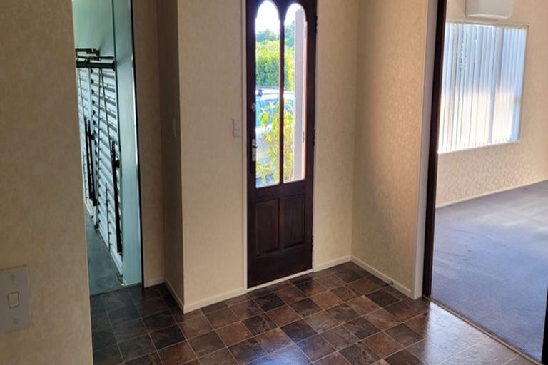 Photo of property in 17 Awanui Drive, Waikanae, 5036