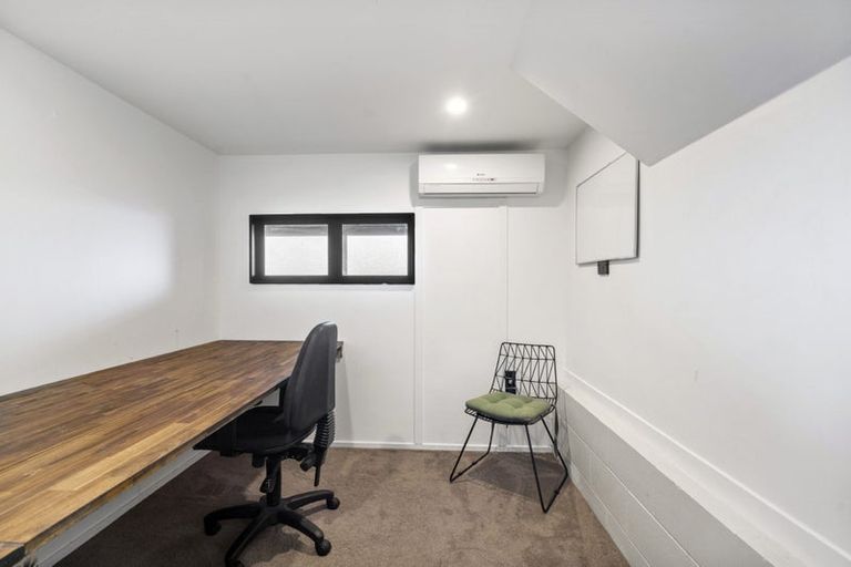 Photo of property in 1/870 Beach Road, Waiake, Auckland, 0630