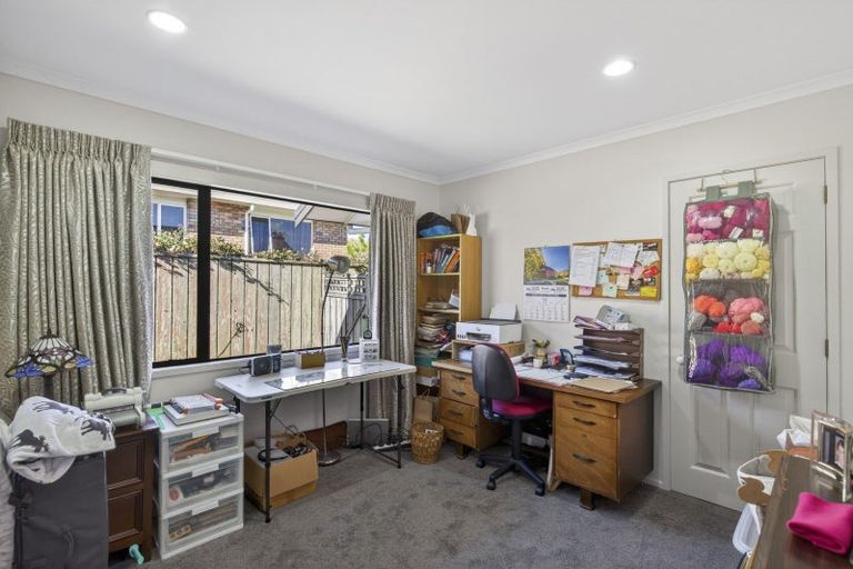 Photo of property in 20 Kowhai Street, Strandon, New Plymouth, 4312