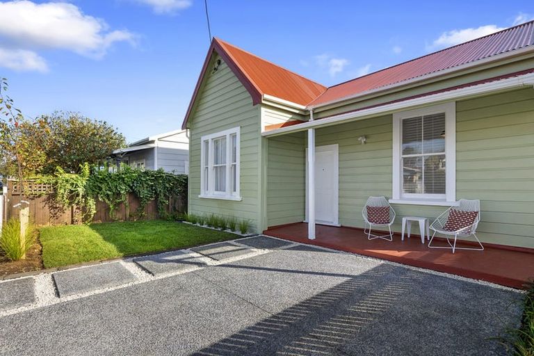 Photo of property in 42 Hine Street, New Plymouth, 4310
