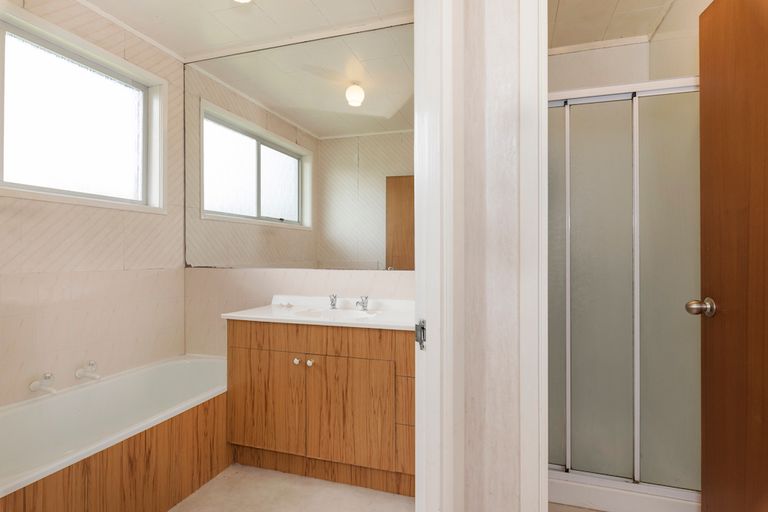 Photo of property in 48 Rehia Road, Massey, Auckland, 0614