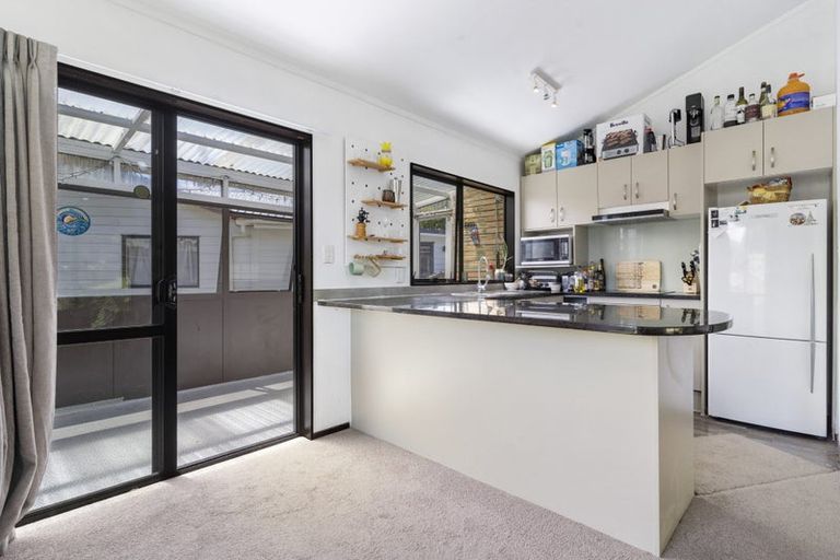 Photo of property in 2/248 Pakuranga Road, Pakuranga Heights, Auckland, 2010