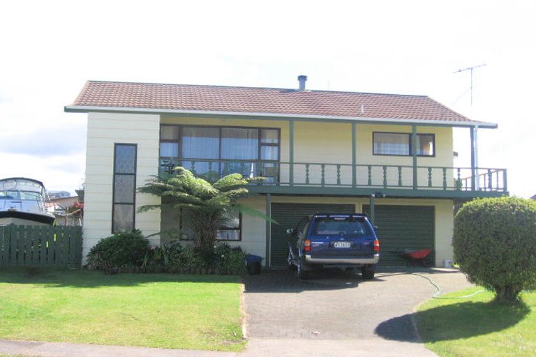 Photo of property in 104 Awarua Place, Whangamata, 3620