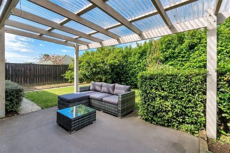 Photo of property in 12/58 Manuroa Road, Takanini, 2112