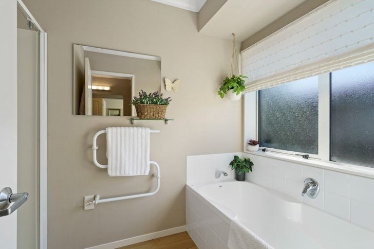 Photo of property in 16 Honiss Place, Cambridge, 3434