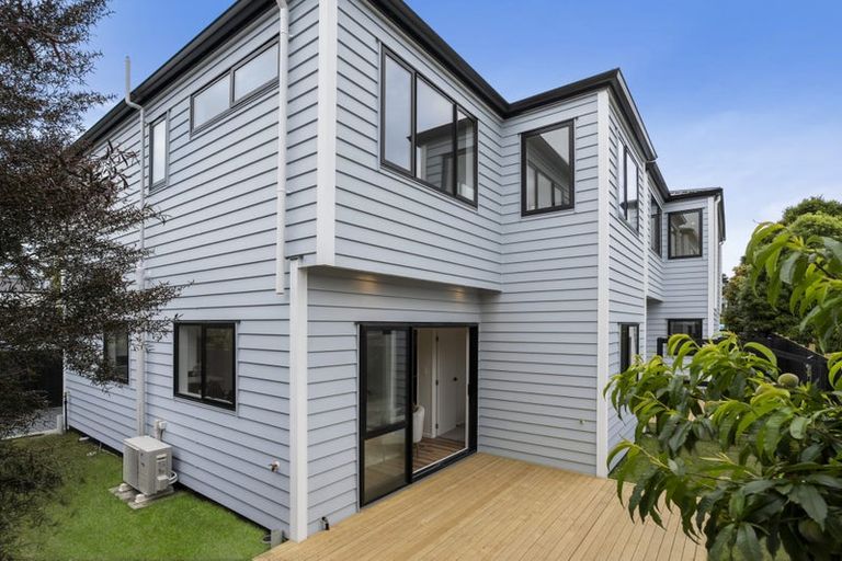 Photo of property in 21a Pipitea Place, Massey, Auckland, 0614