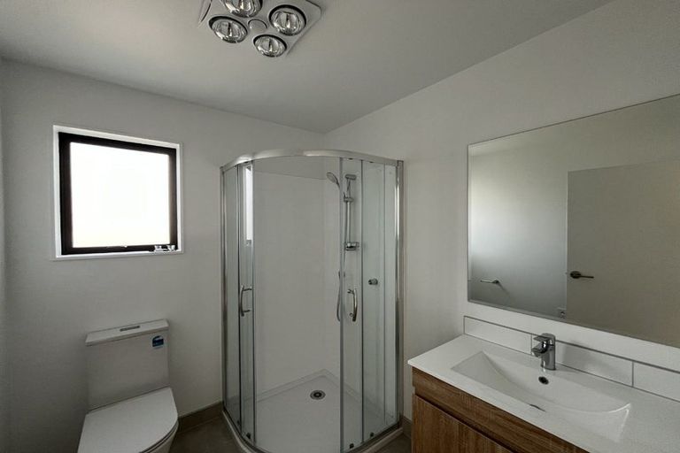 Photo of property in 43 Raupeti Lane, Henderson, 0612