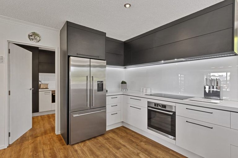 Photo of property in 14 Creese Place, Redwood, Christchurch, 8051