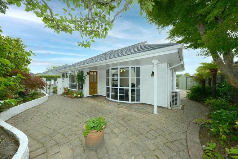 Photo of property in 3 Hatfield Place, Avonhead, Christchurch, 8042
