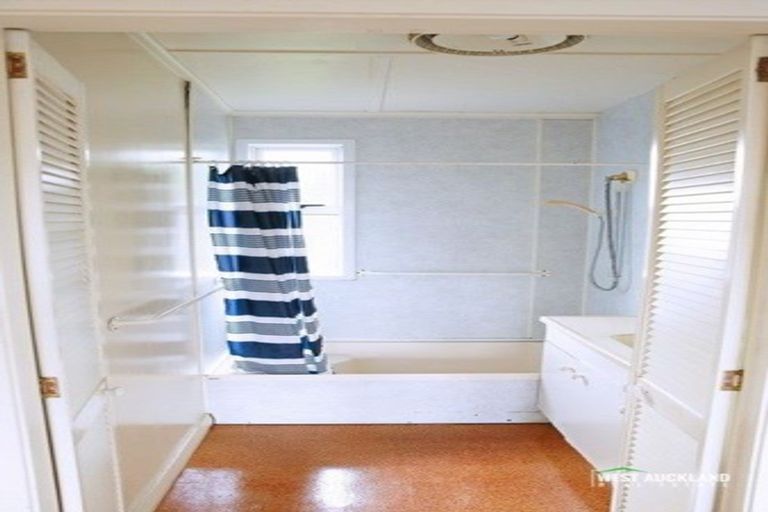 Photo of property in 1 Imperial Place, Henderson, Auckland, 0612