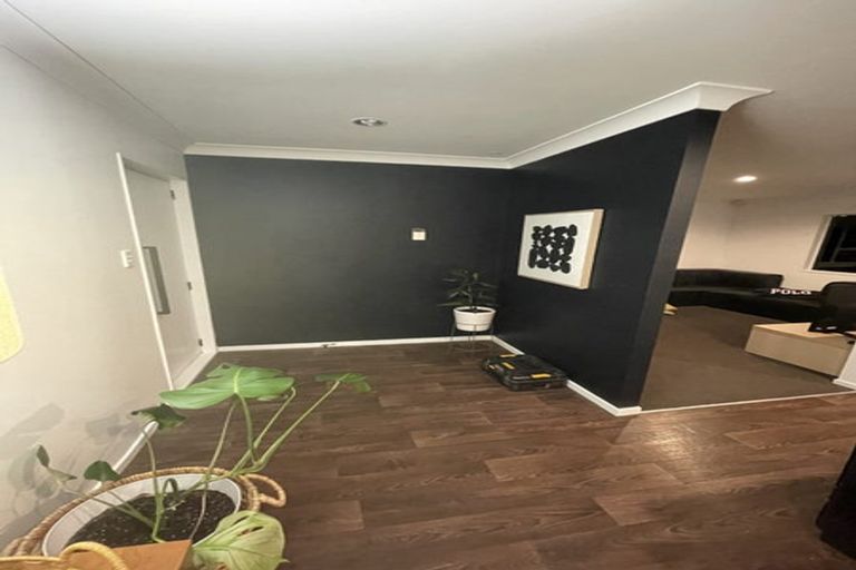 Photo of property in 8 Matipo Road, Te Atatu Peninsula, Auckland, 0610