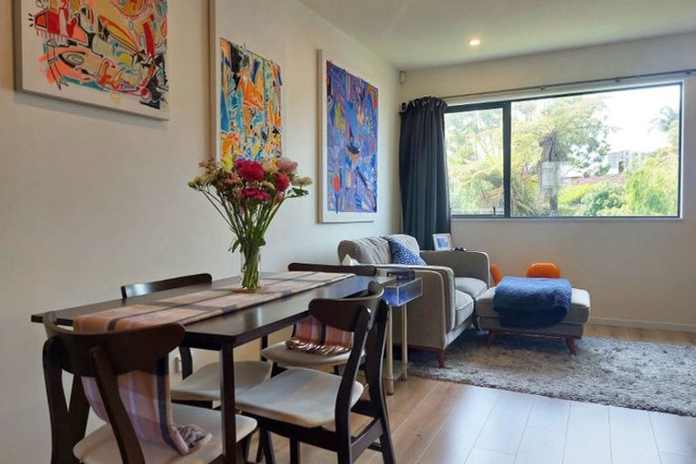 Photo of property in 8/10 Rimu Street, New Lynn, Auckland, 0600
