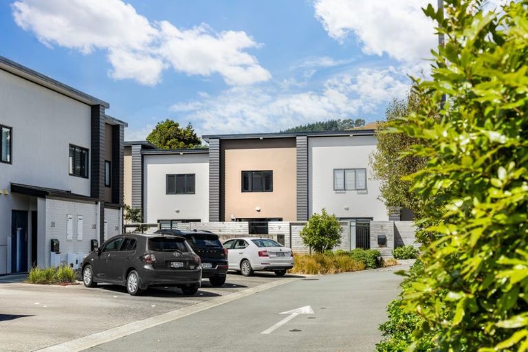 Photo of property in 9u7 Surrey Street, Tawa, Wellington, 5028
