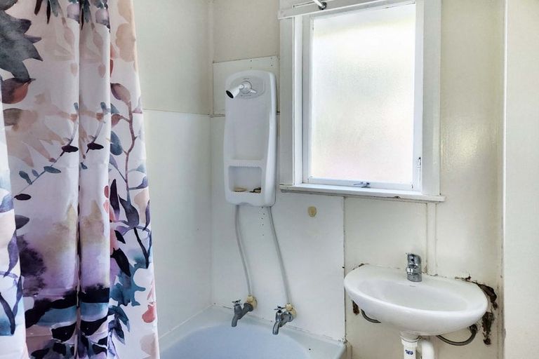 Photo of property in 9 Taupiri Crescent, Titahi Bay, Porirua, 5022