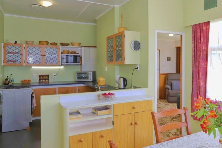 Photo of property in 11 Craig Street, Stratford, 4332