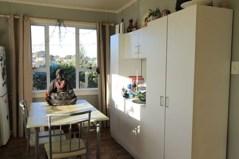 Photo of property in 23 Paritutu Road, Spotswood, New Plymouth, 4310