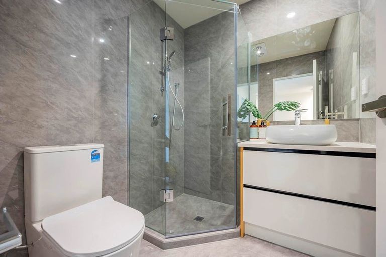 Photo of property in 7c Liston Street, Northcote, Auckland, 0627