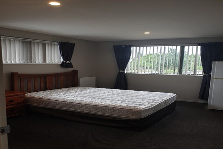 Photo of property in 100 Rattray Street, Riccarton, Christchurch, 8041