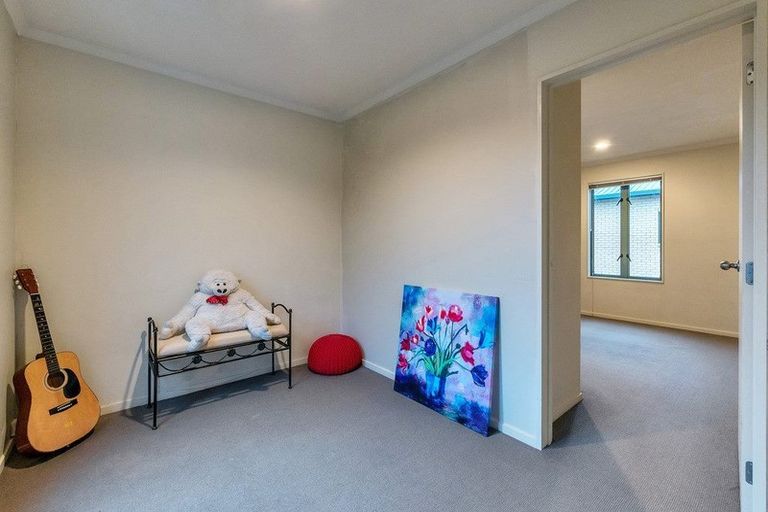 Photo of property in 39 Verdale Circle, Glen Eden, Auckland, 0602