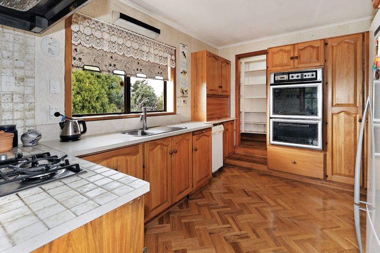 Photo of property in 4a Roland Hill, Glen Eden, Auckland, 0602