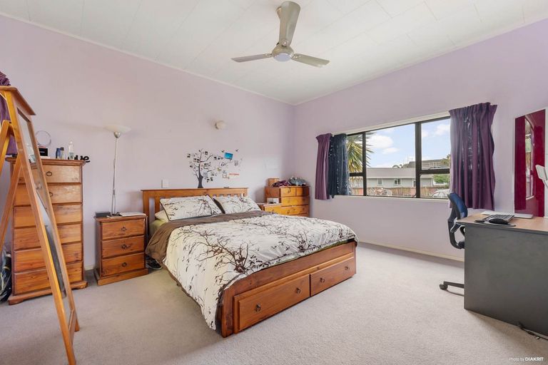 Photo of property in 74 Priestley Drive, Bucklands Beach, Auckland, 2014